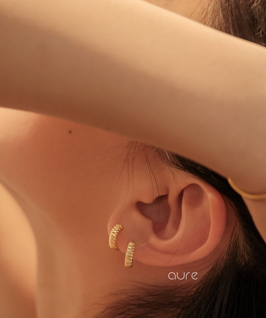 Little Gold earrings in grosgrain design