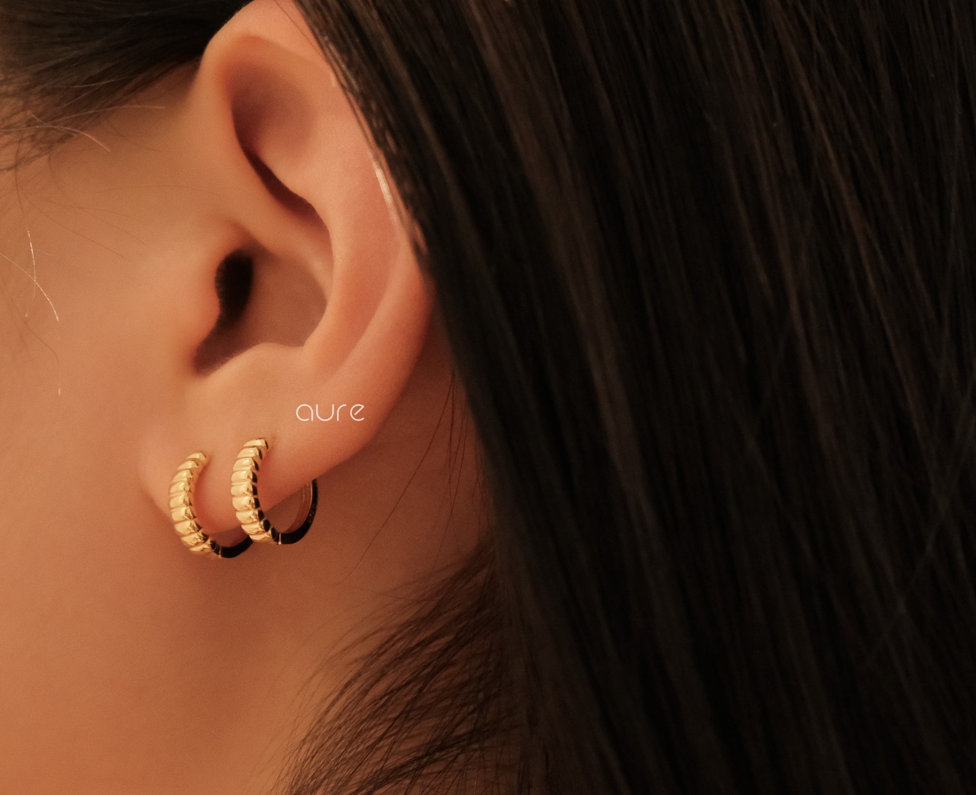 Little Gold earrings in grosgrain style-Model wear