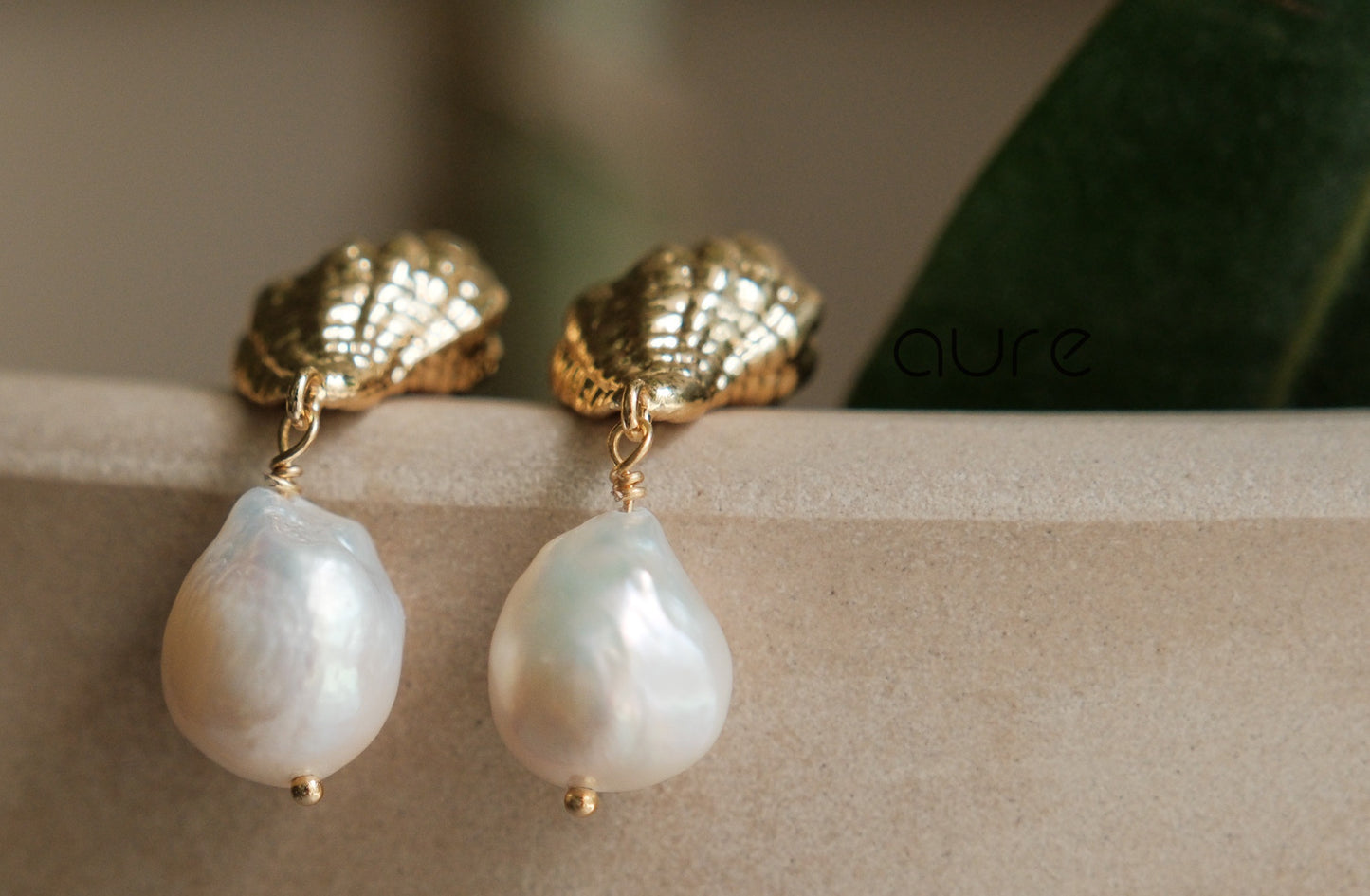 Baroque Pearl Conch earrings-Close up