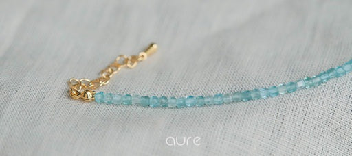 Aquamarine bracelet gemstone-closeup