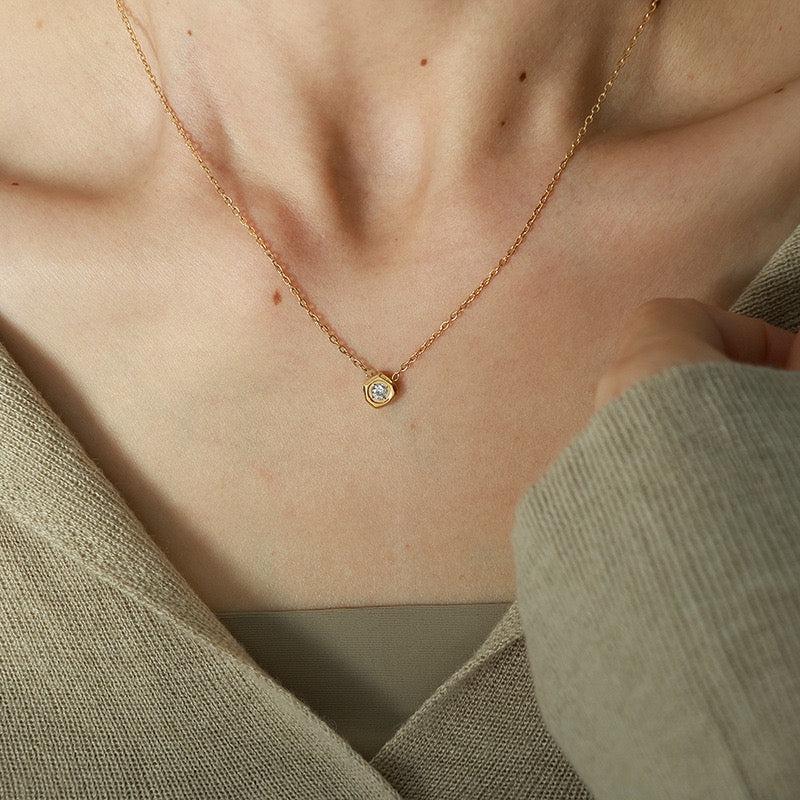 Petit Golden Geometry necklace