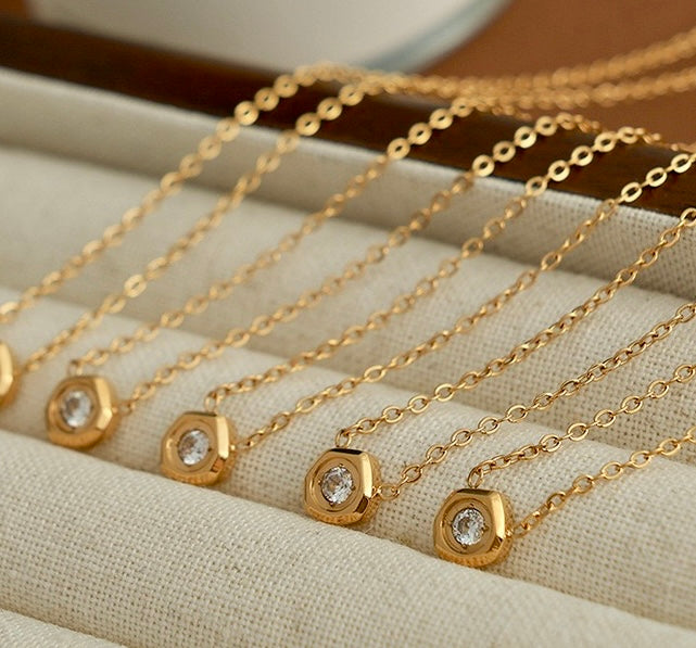 Petit Golden Geometry necklace