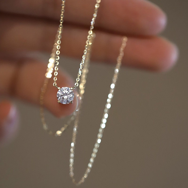 Simple solitaire necklace