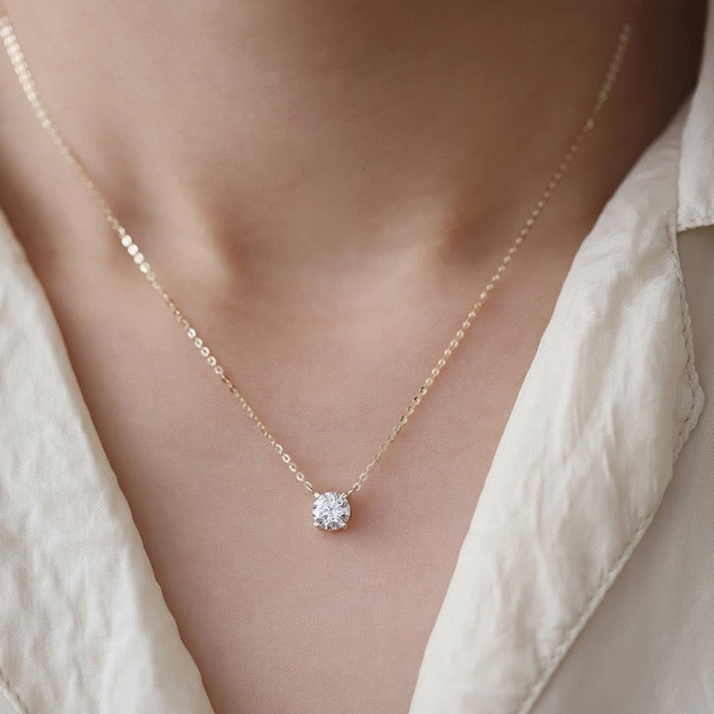 Simple diamond solitaire necklace 